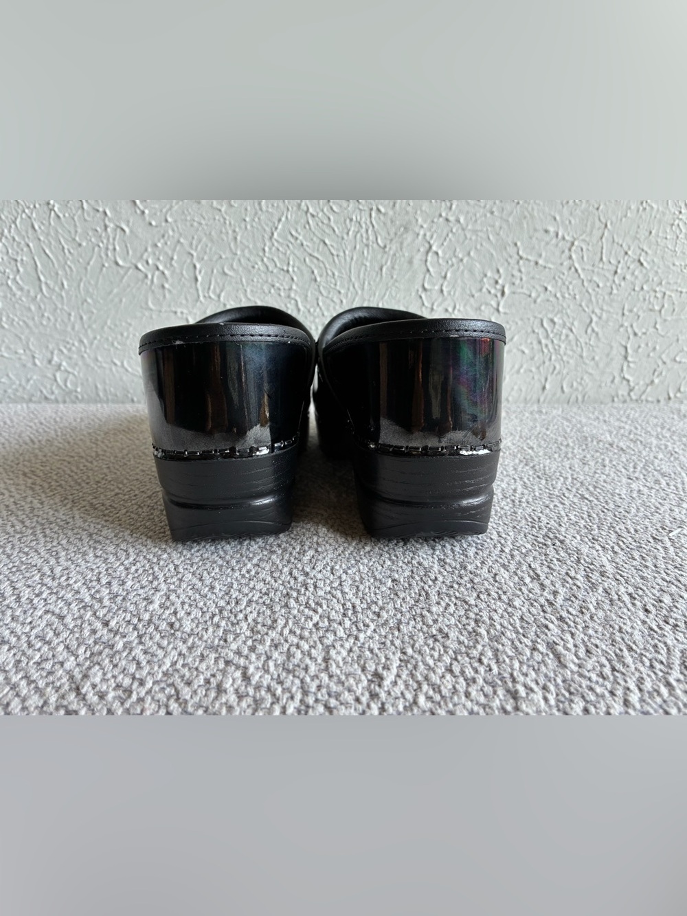 Dansko Professional Petrol
Patent Iridescent Clogs
Women's EU 37 - Picture 3 of 12